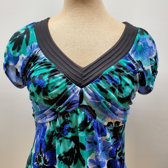 Maurices L Blue Floral vneck soft polyester - Picture 1 of 5